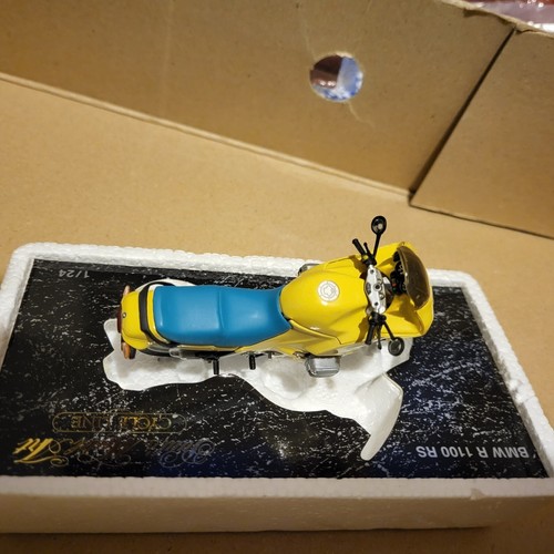 - Minichamps moto 1/24 B M W - RS 1100 Jaune, SELLE bleu turquoise - Foto 8 di 13