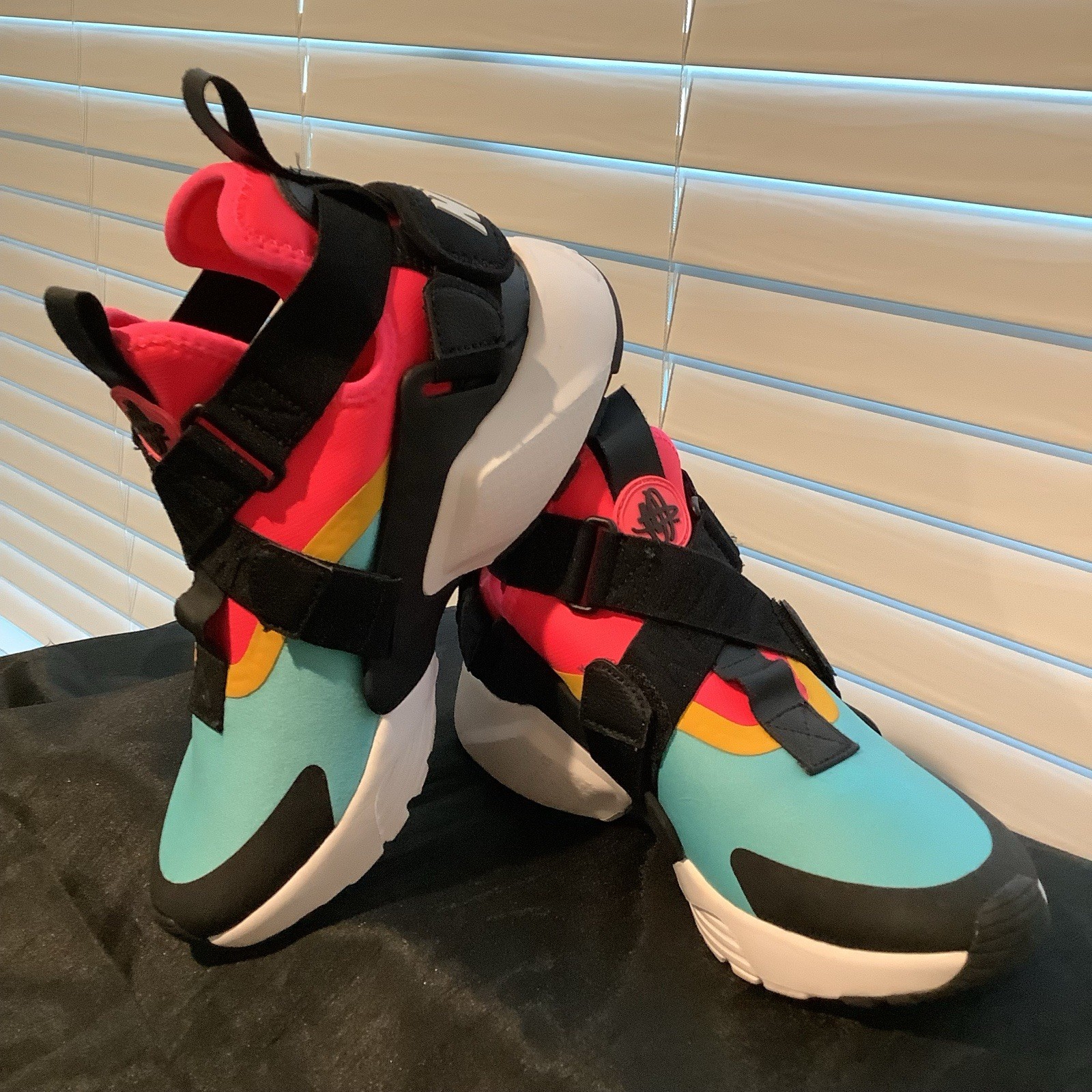 Nike Women’s Air Huarache City Multi-Color WORN ONCE For inside photo shoot RATE image 6