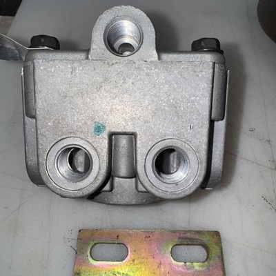 Genuine OEM Haldex RV046 Relay Valve N30100AR KN28065w/ Mtg Bracket