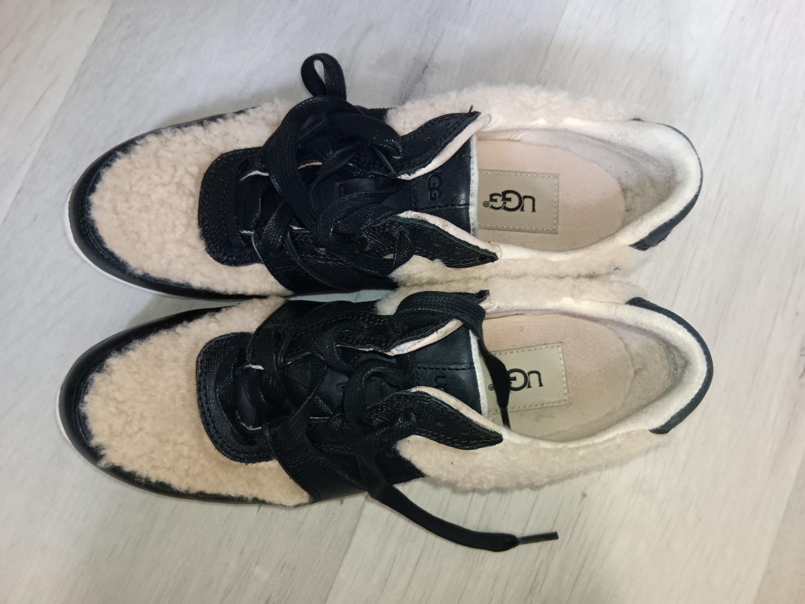 UGG Australia Black Leather and Cream Fur Trainers Size 5 image 3