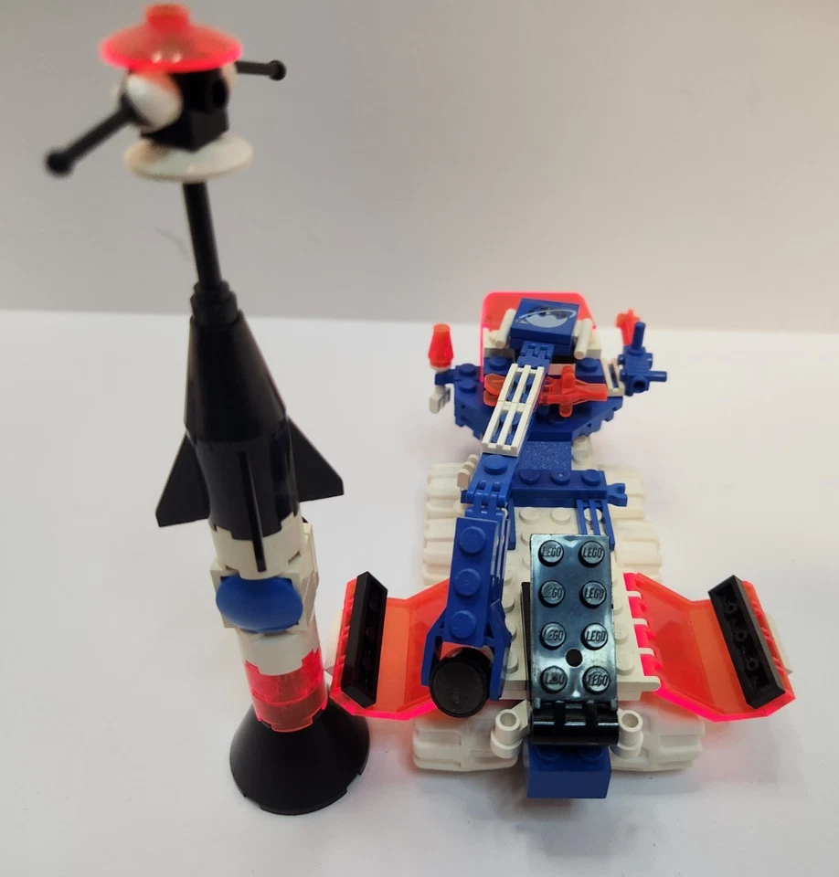 LEGO Space Ice Planet 2002: 6898 Ice-Sat V - 95% Complete -W Manual - Image 4 of 4