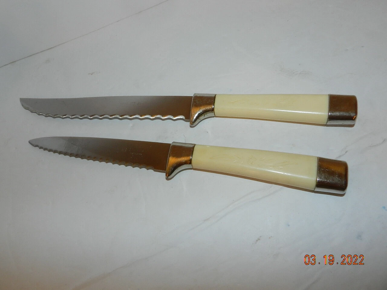 Regent Sheffield Serrated Slicer Knives Set of 2 Stainless light handle-Preowned