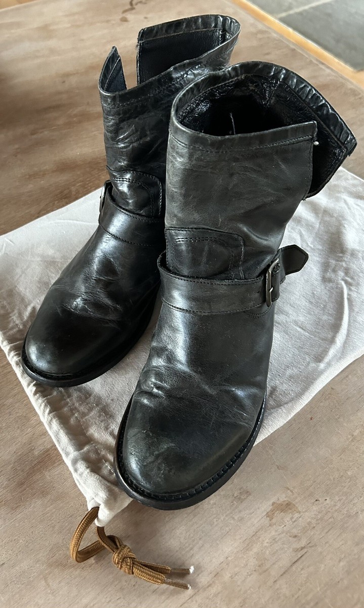【Steve Madden】モト アンクルブーツ Steve Madden Leather Moto Ankle Boot Distressed Black Buckle