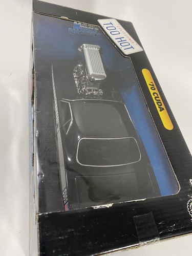 Vintage collectible Muscle Machines 1970 Plymouth Cuda AAR Black 1:18 Diecast - Picture 6 of 12