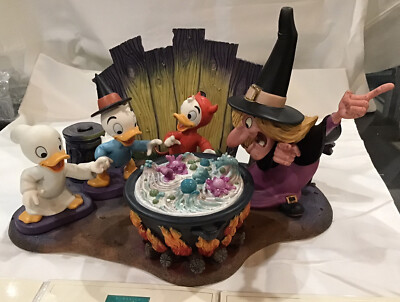 Disney WDCC TRICK OR TREAT Brewing Witch Hazel Ducks Base