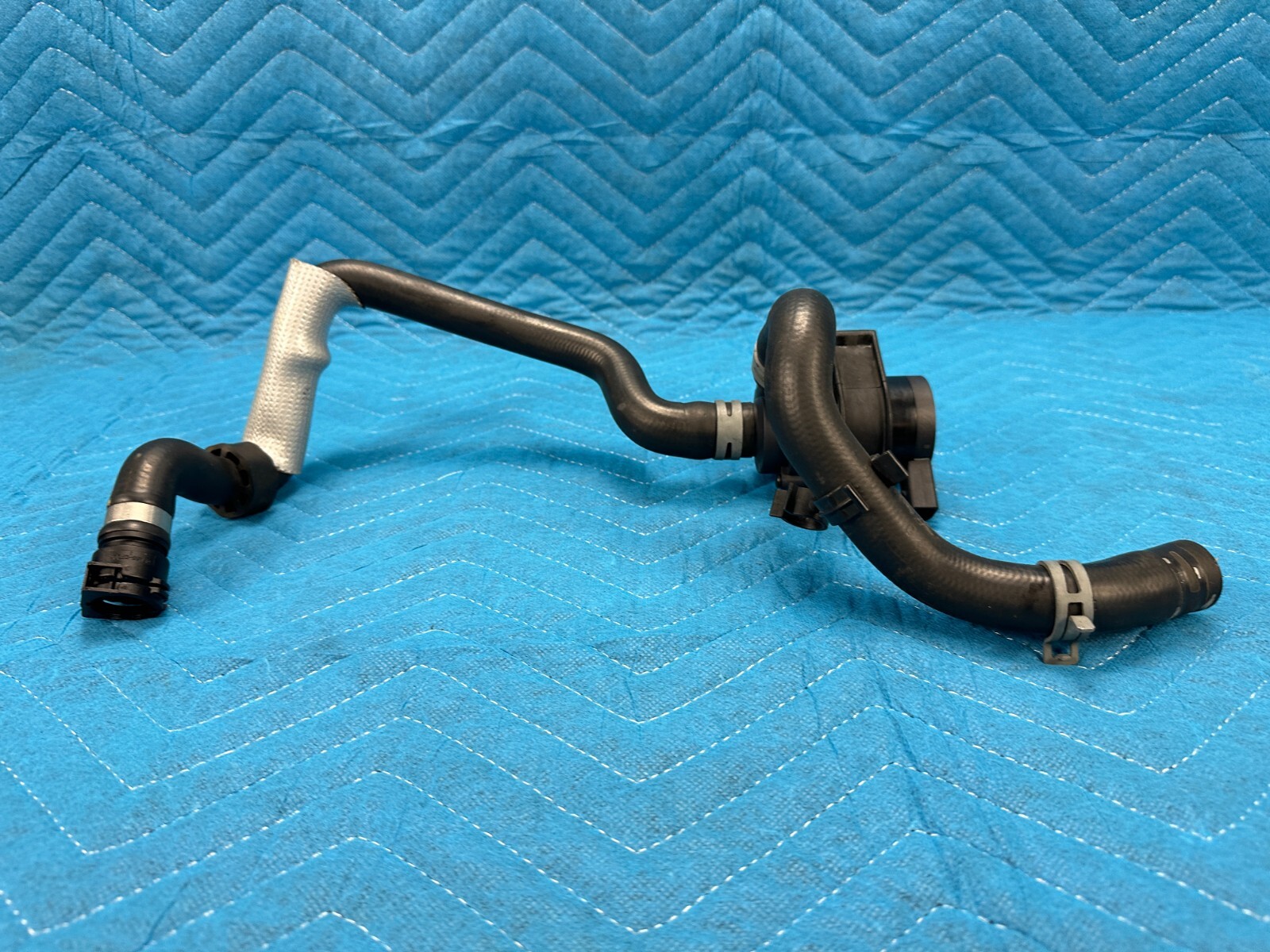 Bentley Flying Spur Front Auxiliary Water Coolant Pump w/Hoses 29k 2006-2012 OEM