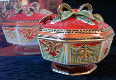 Fitz & Floyd Damask Christmas Tureen Covered Dish Lid Vegetable Large Bowl NEW