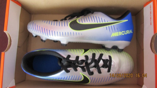 neymar football boots size 4