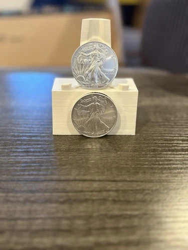 2 American Silver Eagles 🦅🦅 2014’s  .999 Fine Silver 1oz. Each Lot Of 2 BU