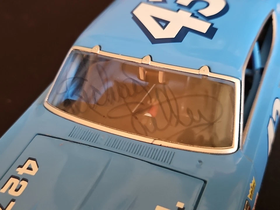 MOTORSPORTS AUTHENTICS 1969 FORD TORINO COBRA SIGNED BY RICHARD PETTY 1:24 - Image 2 of 4