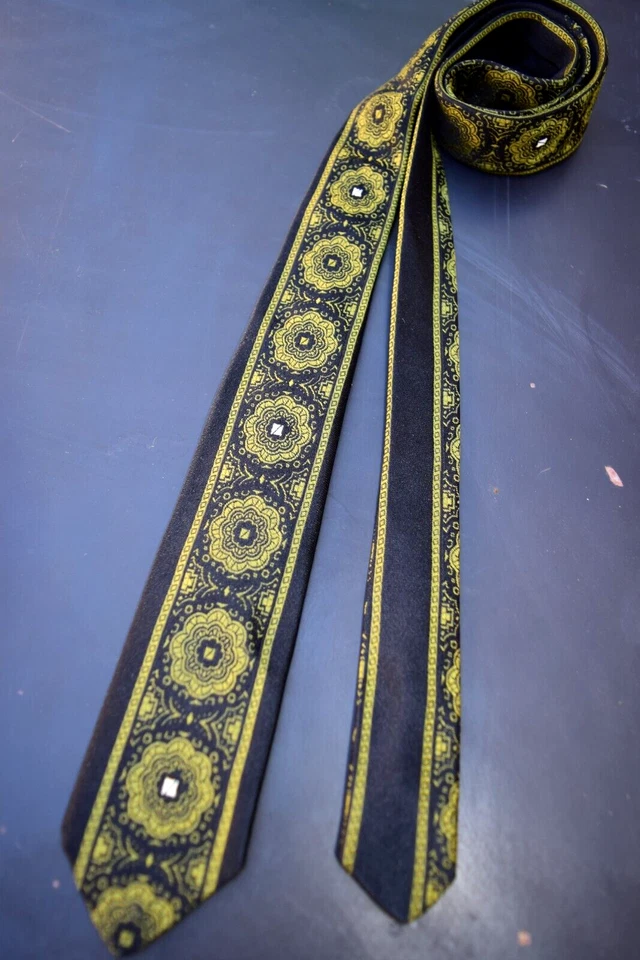 Neck Tie VTG Don Loper early 60s Olive Gold Medallion Silk Tie 51.5" x 2.25" - Image 2 of 4