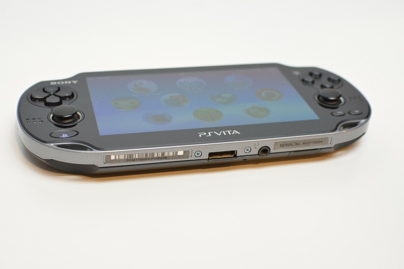 SONY PS Vita PCH-1000 / 1100 Black Model OLED Wi-Fi w/ Charger Excellent