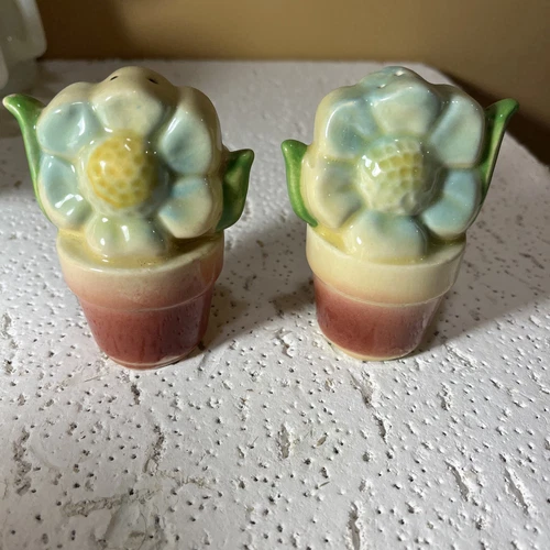 Vintage Shawnee Salt and Pepper  Flower Pot Shaker Pottery 3.75” Cute!