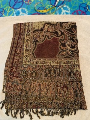 Women s Beautiful Scarf. Measures Approximately 27 Inches X 66 Inches