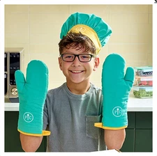 pampered chef:KIDS CLUB CHEF HAT AND OVEN MITTS-freeship