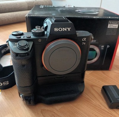 Sony a7 II 24,3 MP Spiegellose Systemkamera - mit Batteriegriff