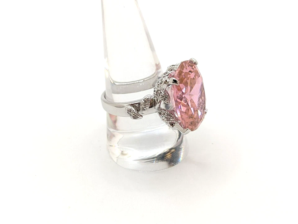 Anillo de cóctel solitario de vidrio rosa tono plata imitación marcasita talla 9,75 Foto 3 de 4
