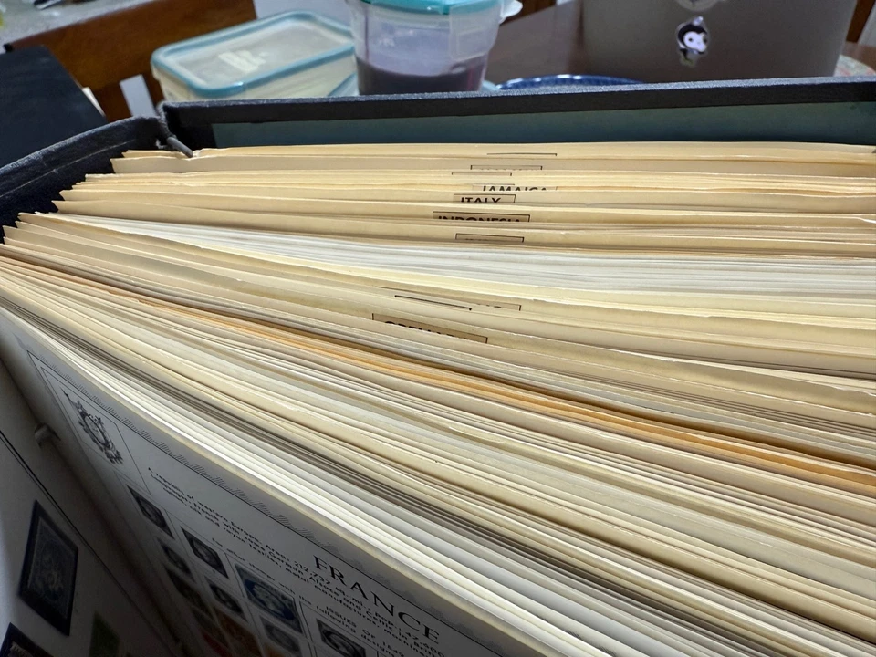 VERY LARGE WW STAMP ALBUM ALL PICTURED VERY NICE VERY FULL - Image 3 of 4