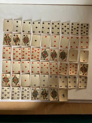 Ancien jeu de 52 cartes complet couleurs pochoir dos roses Grimaud après 1890 - Photo 1/2