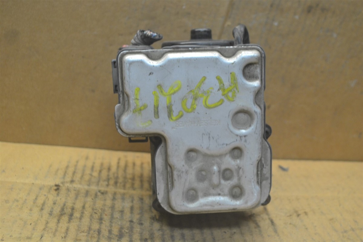2003 Chevrolet Tahoe ABS Pump Control OEM 13451111 Module 724-22c3