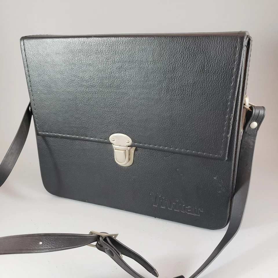 Estuche Rígido Vivitar Vintage 9"x8"x2.5" Forrado con Pana Roja con Cierre Foto 2 de 4