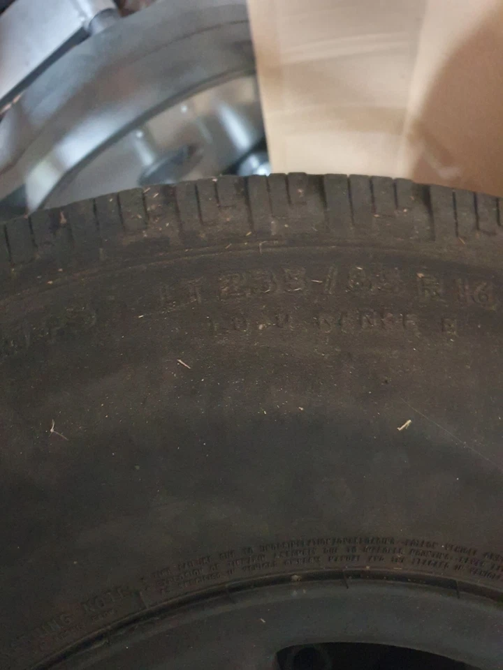 vier Reifen mit Boost Felge schwarz 235 7 85 R16 Defender TD5 General Grabber - Bild 4 von 4