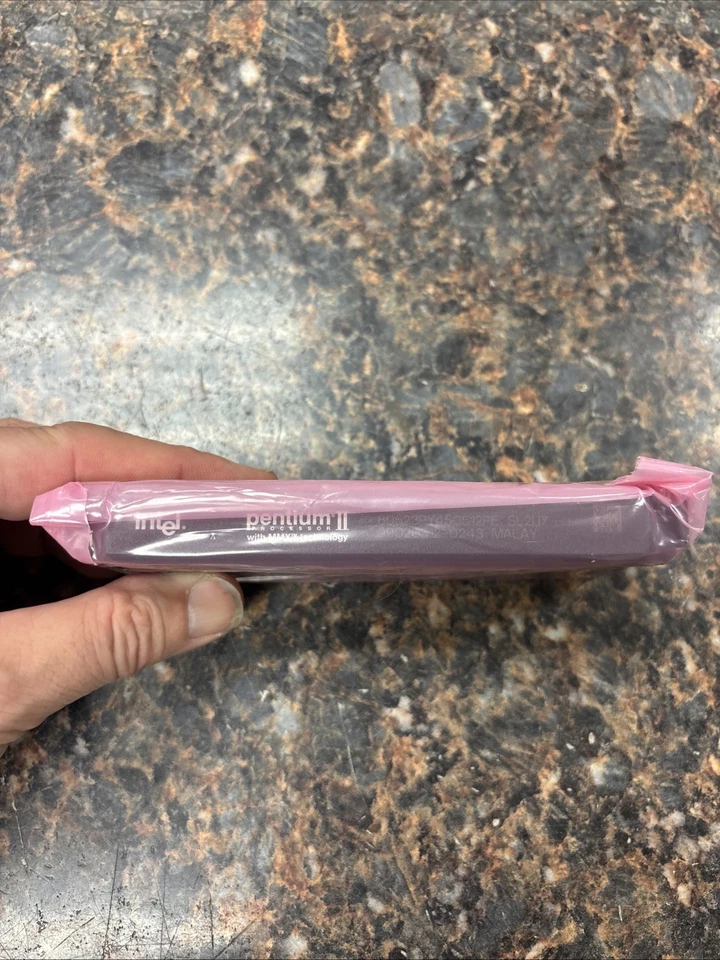 Vintage Intel Pentium II 80523PY450512PE SL2U7 450MHz Slot Card CPU - New - Image 3 of 4