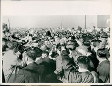 1964 Photo Pres Johnson Engulfed By Crowd In South Bend In Visit Politics 7X9