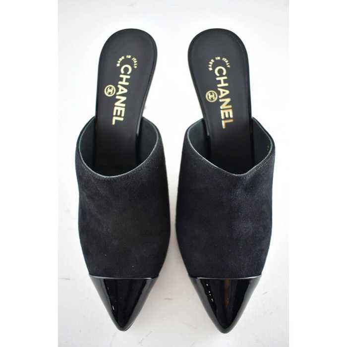 CHANEL　ミュール Chanel Vintage Interlocking CC Logo Mules - Neutrals Pumps