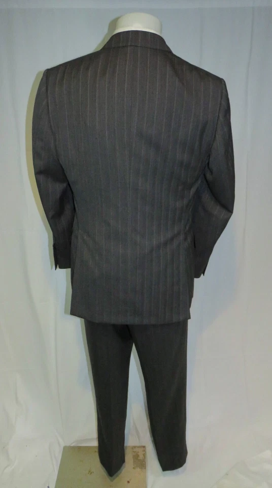 Tom Ford Base A Windsor 灰色条纹平前两扣套装 42R — 第 2/4 张图片