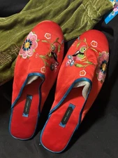 Piokio Red Strap Suzhou Cobblers , Embroidered,  Shanghai China , Woman’s xL