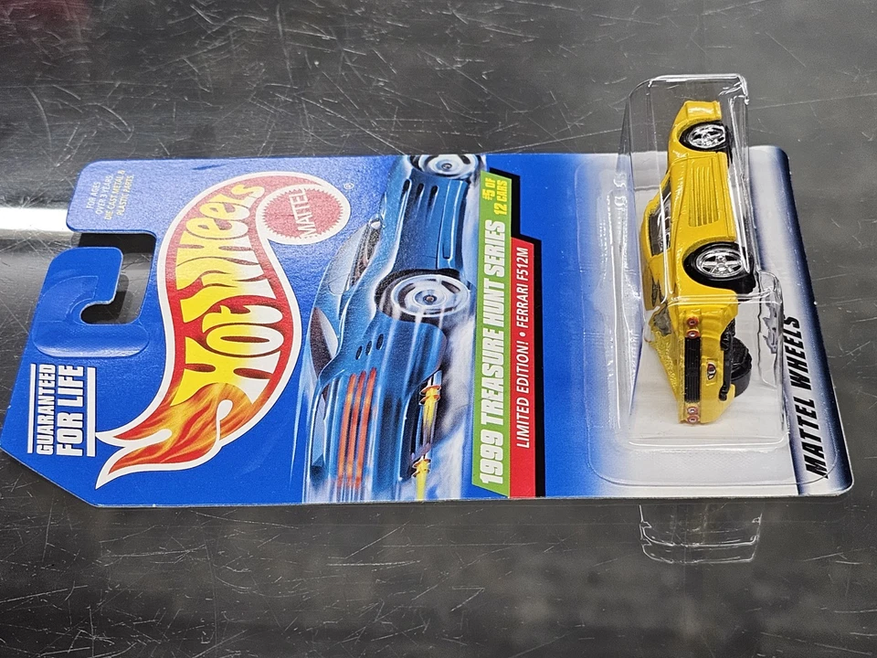 1999 Hot Wheels Treasure Hunt Series (Black Base) Ferrari F512M Yellow TH #5 HTF - Image 4 of 4