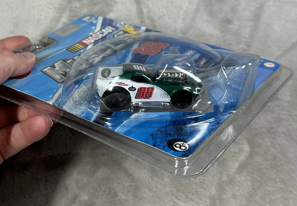 Chevy Corvette 69 Nascar Muscle Car 1:64 Dale Earnhardt Jr. #88 nuevo sellado Foto 2 de 3