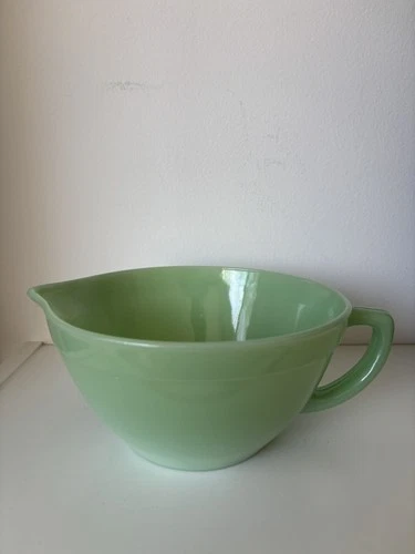Vintage Fire King Jadeite Jade Green Mixing Batter Bowl w/ Pour Spout & Handle