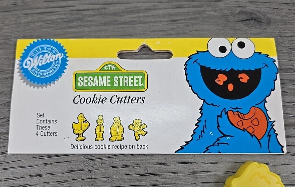 Vtg Wilton Sesame Street Yellow Cookie Cutters - Big Bird, Cookie Monster, Bert - Image 2 of 4