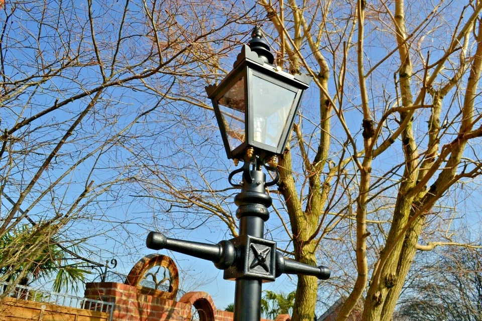 USED Ex-Display Cast Iron and Steel Garden Lamp Post Set Period Light - 2.2m - Image 2 of 2