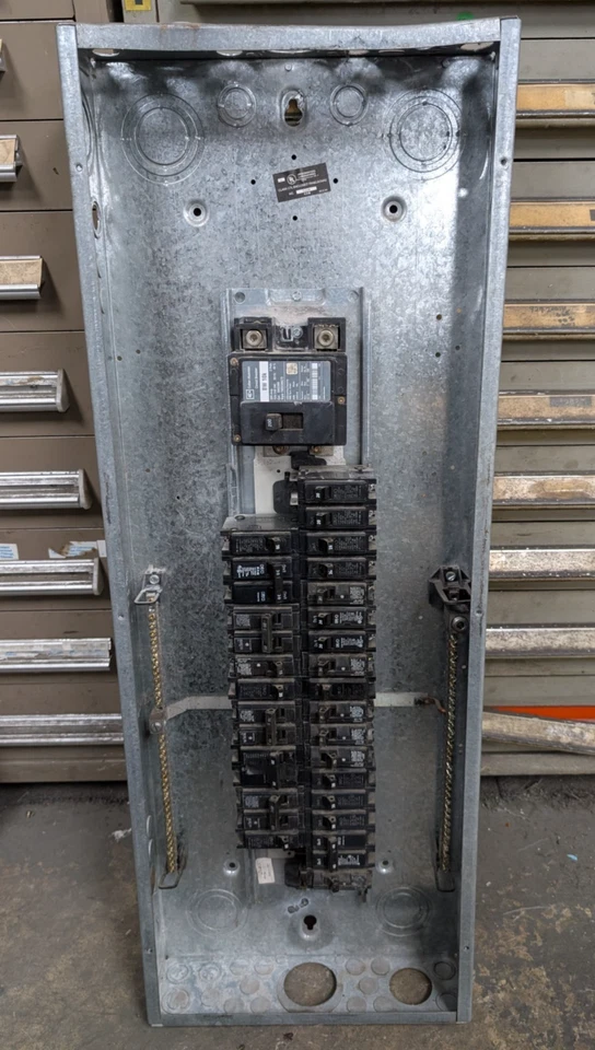 🤪 CUTLER HAMMER 200 AMP MAIN BREAKER PANELBOARD 120/240 VAC 1Ø 3W - Image 4 of 4