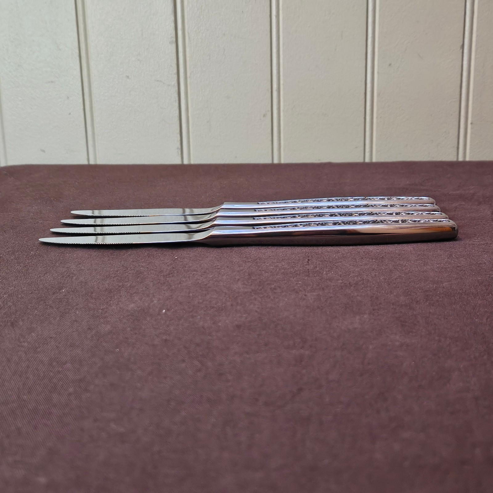 Vtg National Stainless ANTIQUA Glossy Flatware 8 ¼” Dinner Knife Lot of 4 Knives