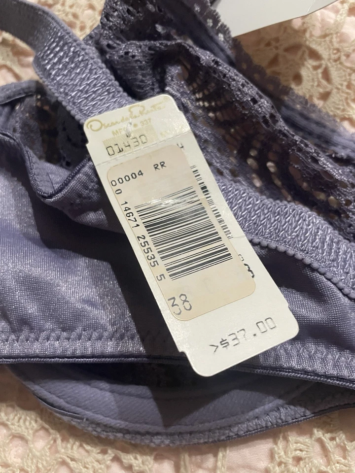 Sutiã Oscar de la Renta novo com etiquetas lavanda renda sem enchimento, 38C feito na República Dominicana - Imagem 4 de 4