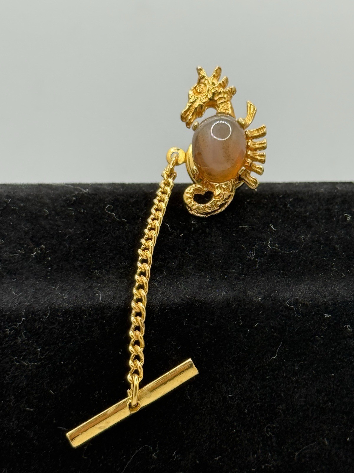Vintage Agate Lapel Tie Tack Pin Gold-tone Seahorse Small Bar Men’s Formal Wear