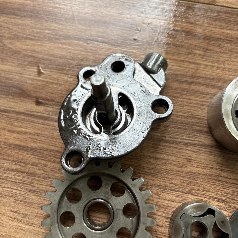 Husqvarna SMR 510 2010 OEM conjunto de bomba de aceite  Foto 4 de 4