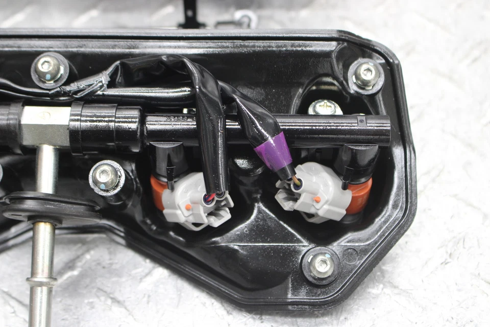 Yamaha YZF R1 2009 caja de aire servomotor/riel de inyección de combustible/pilas de velocidad de toma Foto 2 de 4