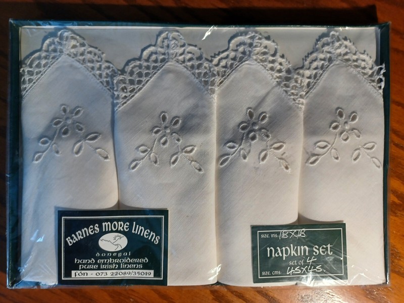 NEW VINTAGE DONEGAL HAND EMBROIDERED PURE IRISH LINEN NAPKIN SET OF 4 NIB