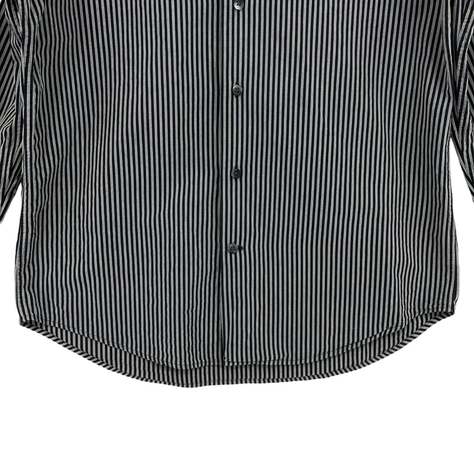 Camisa de vestir Express para hombre gris medio a rayas calce moderno con cuello abotonado Foto 3 de 4