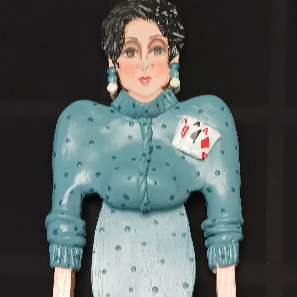 艺术装饰葡萄酒瓶架女士蓝色礼服康斯坦斯手工制作丽莎克劳斯 — 第 4/4 张图片