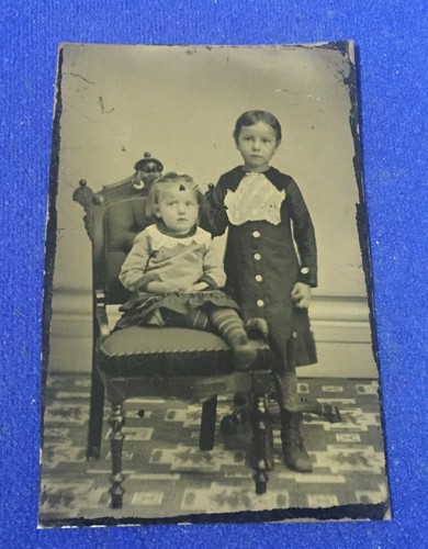 Antique Mid 1800's Ferrotype Tintype Metal Photograph - 2 Children w Fancy Chair - Picture 4 of 5