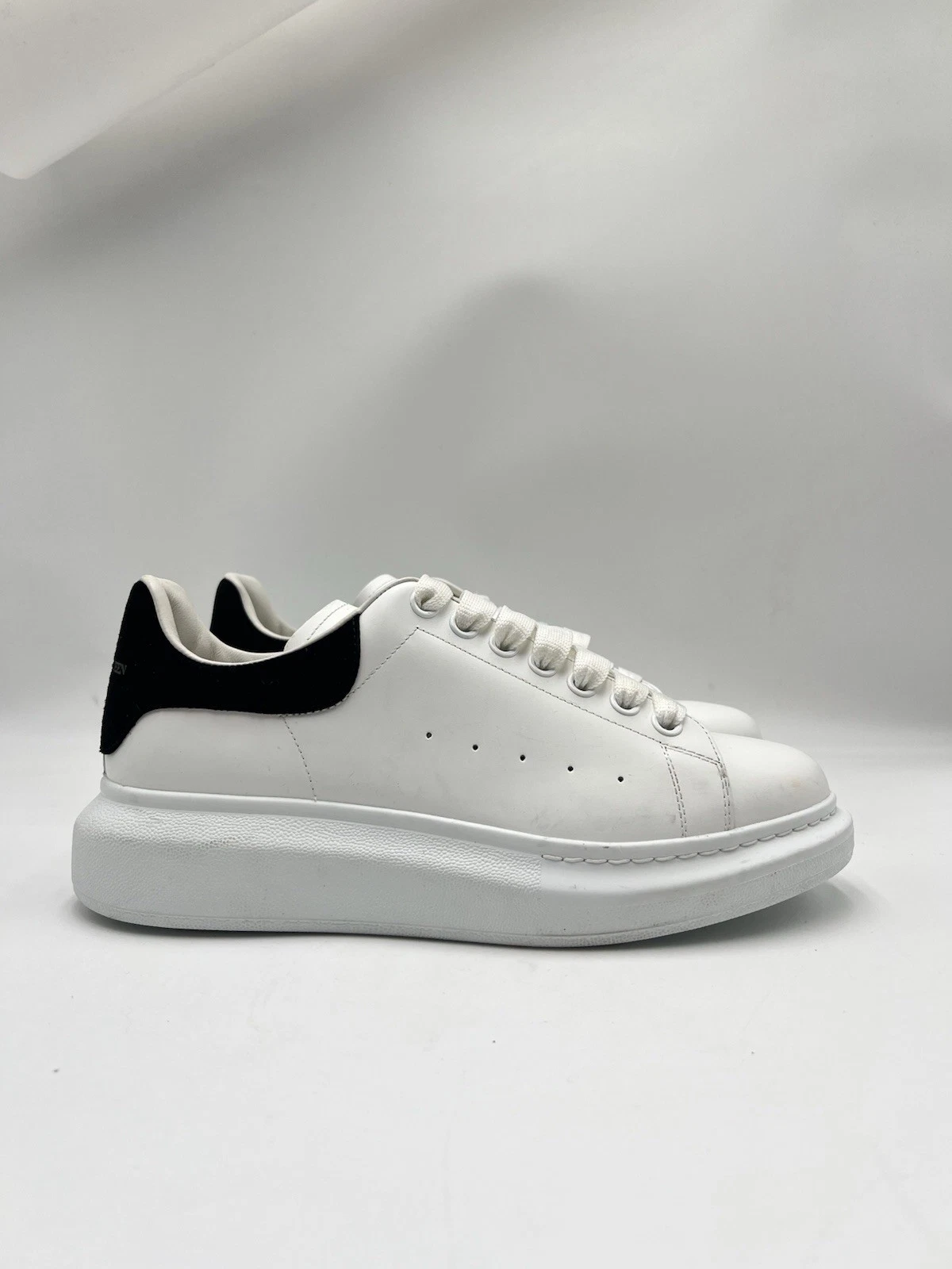 Alexander McQueen — Men’s Alexander McQueen Oversized Sneakers In white leathe Black Suede Size 40.5