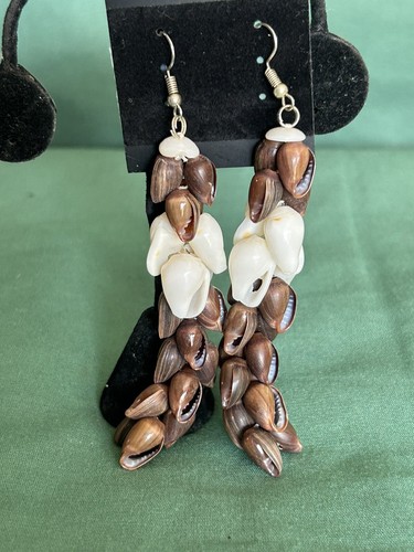 Hawaiian 100% Alilea , Choc Poleo Shell Earrings 3” Long - Picture 4 of 4