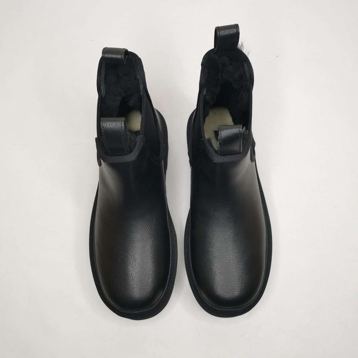 UGG Neumel Platform Boot Chelsea Size 8 Chunky Shoes Black UGG Neumel Platform Boot Chelsea Size 8 Chunky Shoes Black