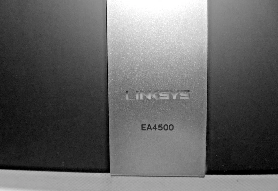 Cisco Linksys EA4500 450 Mbps Gigabit Dual Band Wi-Fi Wireless N900 Router - Image 2 of 4